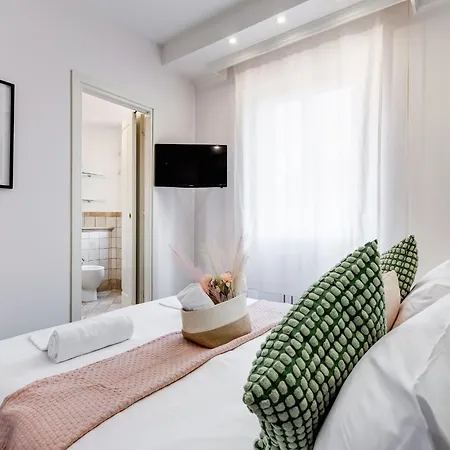Koma 7 Apartment Roma Esterno foto